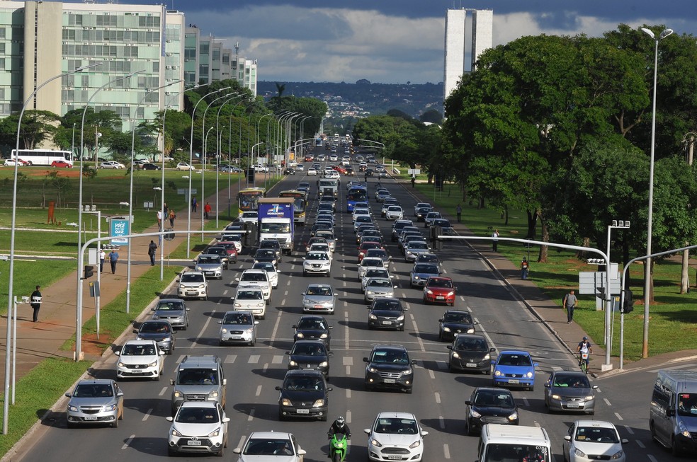 Trânsito no Eixo Monumental, em Brasília, no Distrito Federal — Foto: Renato Araujo/Agência Brasília.