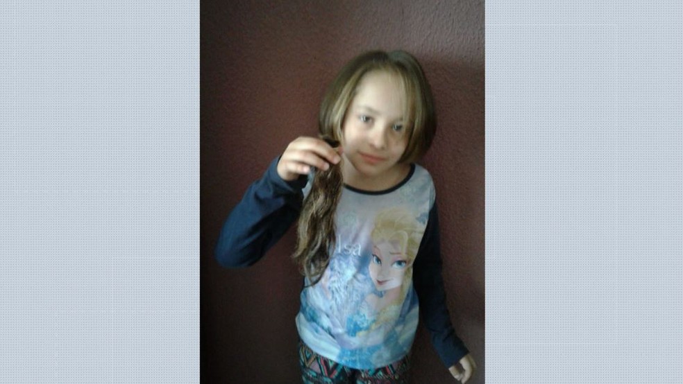 Maria Eduarda já doou cabelo para confecção de perucas no Hospital do Câncer de Franca (SP) — Foto: Reprodução / EPTV