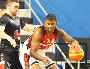 Jogador do Fla, brasileiro nascido nos EUA e Raulzinho no caminho da NBA