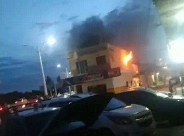 Incêndio atinge 1º andar de casa, em São José do Egito