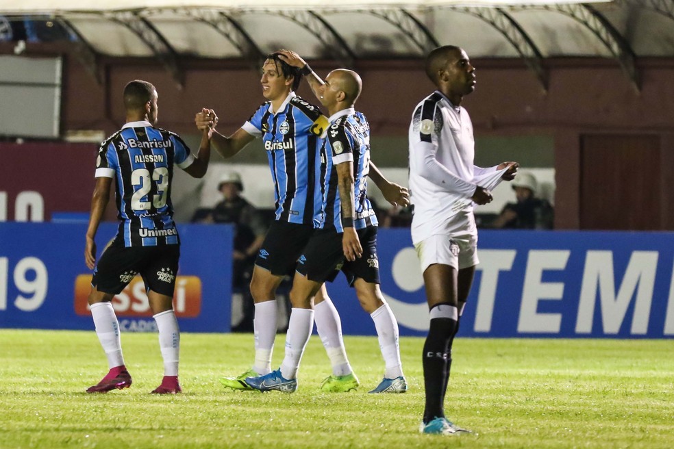Geromel comemora gol sobre o Ceará — Foto: Luca Erbes/Futura Press