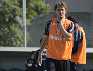 Grêmio quer vitrine para Maxi e cogita emprestá-lo até final da temporada