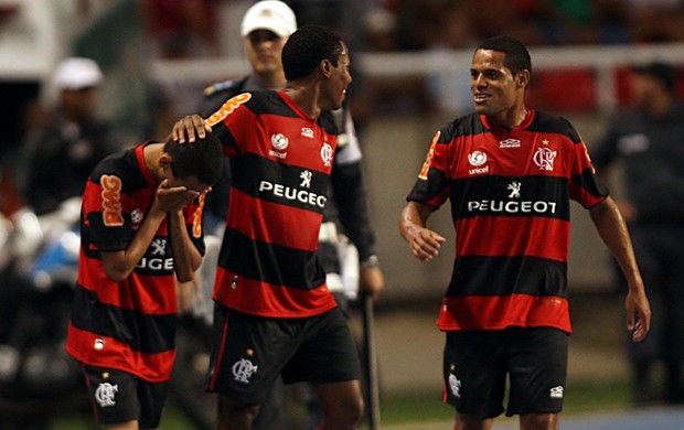 Indicação a prêmio anima João Paulo na briga por vaga no Fla: Dá um gás