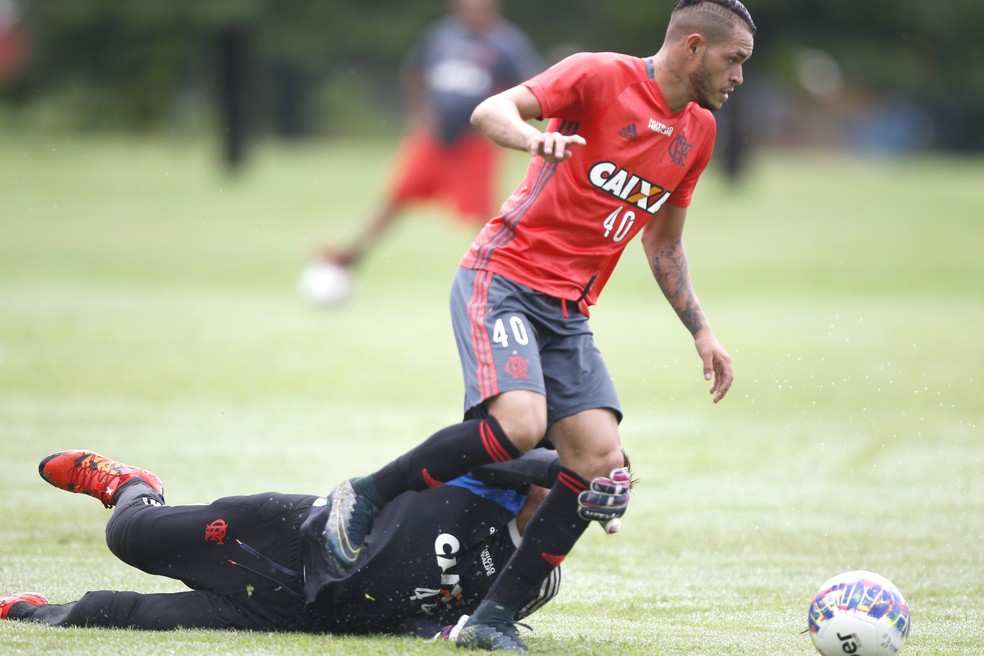 Em 2016, Fla buscou explicações para lesões de Thiago Santos — Foto: Gilvan de Souza/Flamengo