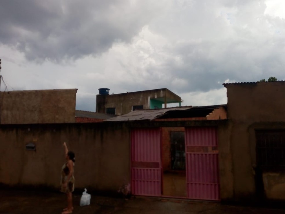 Casas ficaram destelhadas em Porto Velho após forte chuva. — Foto: Arquivo