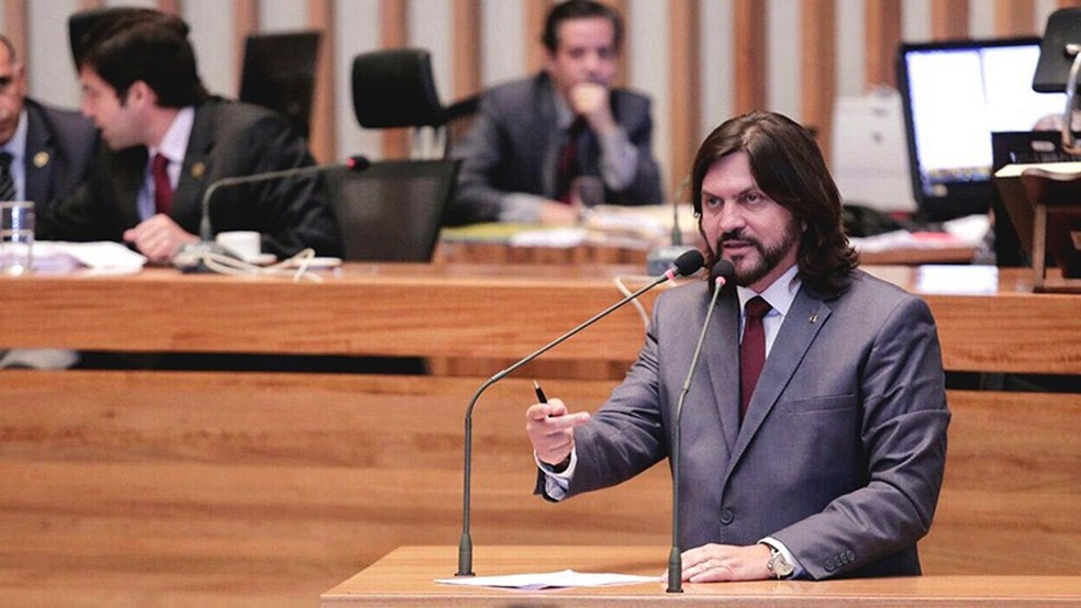 Claudio Abrantes discursa em plenário da Câmara Legislativa — Foto: Mardonio Vieira/Divulgação