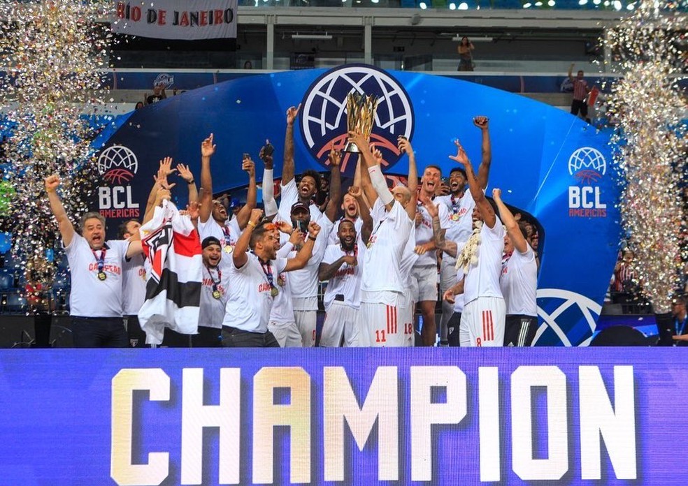 São Paulo comemora título da Champions League das Américas no basquete — Foto: Divulgação/SPFCBasquetebol