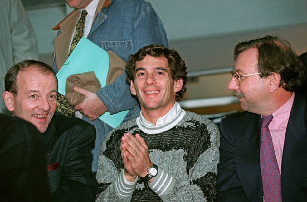 Ayrton Senna assiste ao jogo da Seleção contra o combinado PSG/Bordeaux em 1994 — Foto: Getty Images