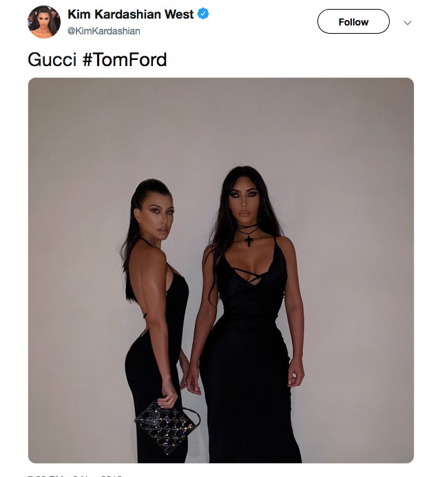 O post original de Kim Kardashian da foto dela com a irmã Kourtney Kardashian acusado de Photoshop (Foto: Twitter)