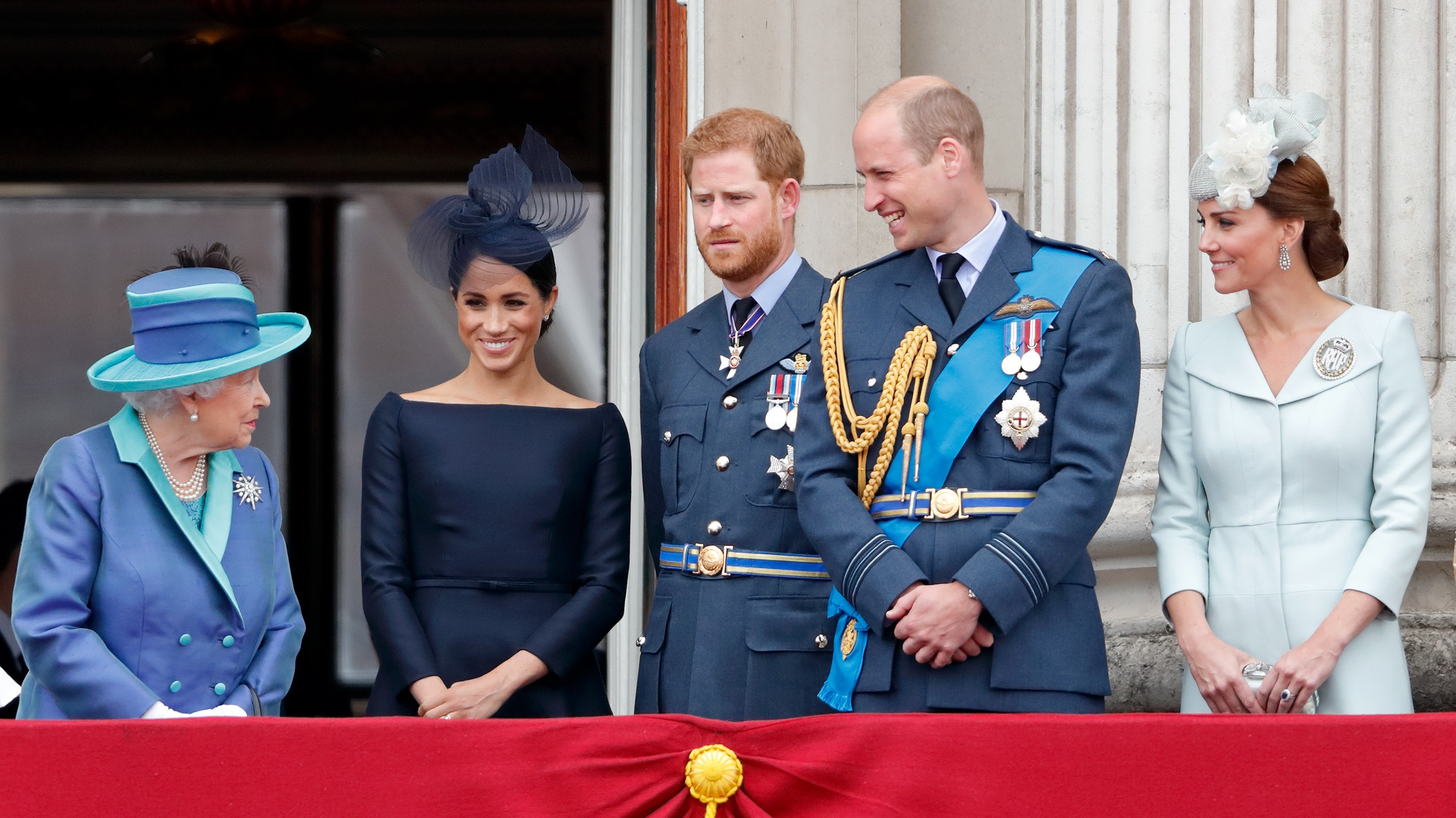 La reina Isabel II con Meghan Markle, el príncipe Harry, el príncipe William y Kate Middleton en un evento real en julio de 2018 (Imagen: Getty Images)