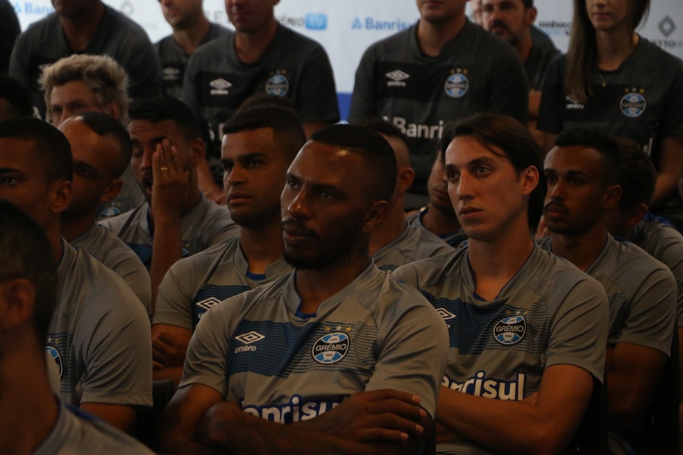 Paulo Miranda aprende com Geromel  (Foto: Eduardo Moura/GloboEsporte.com)