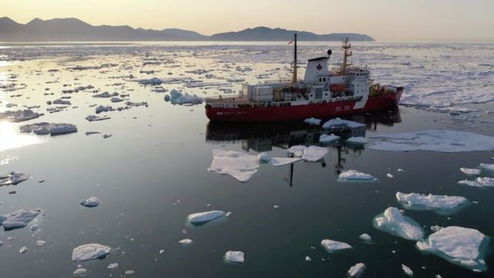 Os pesquisadores realizaram mais de 40 expedições atlânticas para explorar o fundo do oceano em detalhes — Foto: Atlas via BBC