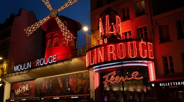 O Moulin Rouge é um dos pontos turísticos de Paris e foi construído em 1889 (Foto: Divulgação/Airbnb)