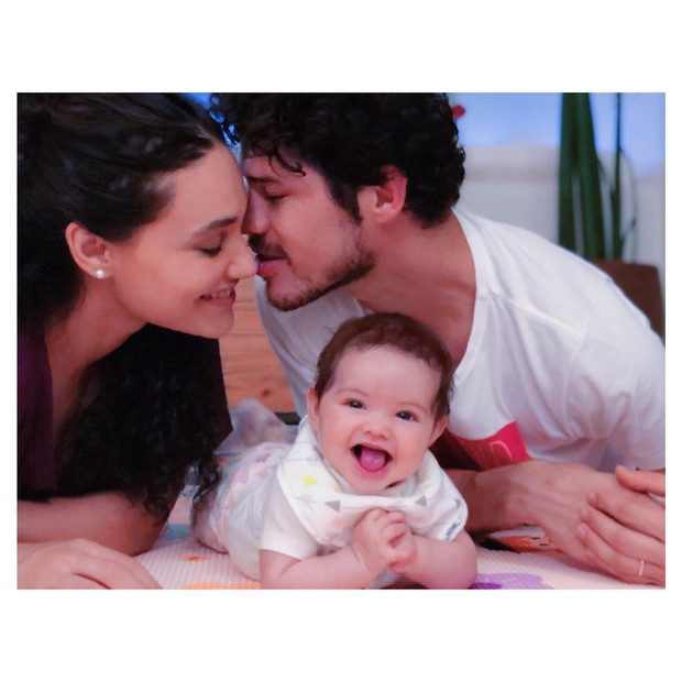 Em família: Debora Nascimento, Jose Loreto e Bella posam juntos (Foto: Divulgação)