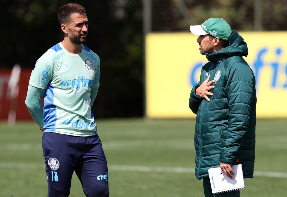 Abel disse que pode improvisar o zagueiro Luan para atuar no meio-campo — Foto: Cesar Greco / Palmeiras