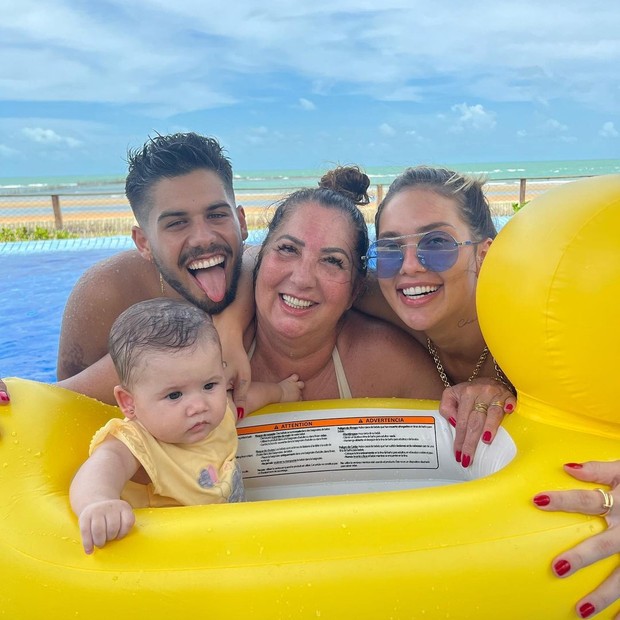 Virgínia Fonseca com a mãe, Margareth, Zé Felipe e Maria Alice (Foto: Reprodução/Instagram)