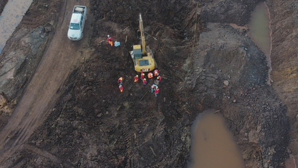 Bombeiros fazem buscas por vítimas em Brumadinho. — Foto: Corpo de Bombeiros/Divulgação