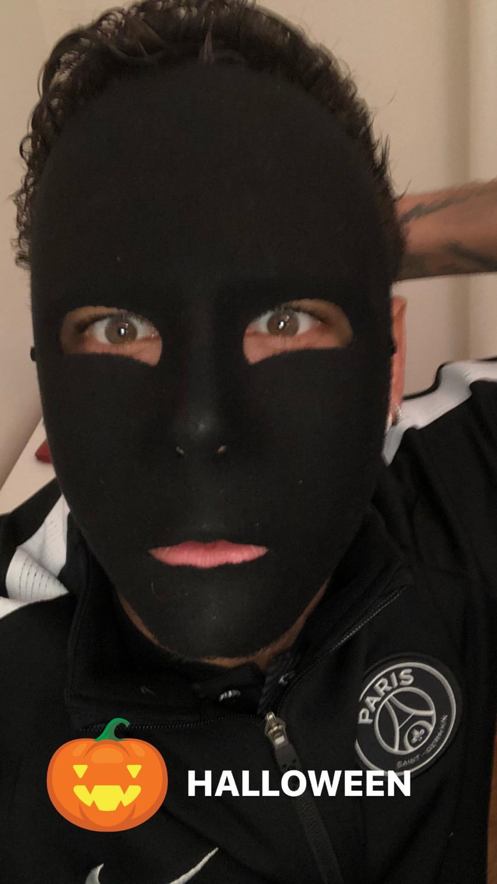 Após gol em passeio do PSG, Neymar mostra sua fantasia de Halloween
