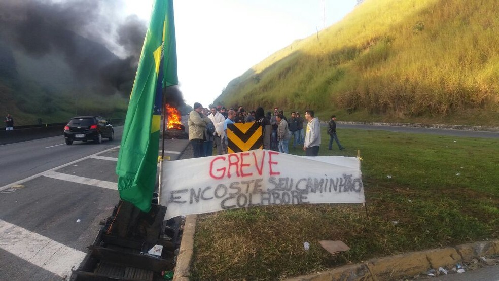 Manifestação de caminhoneiros entra no segundo dia nas rodovias do Sul do RJ (Foto: PRF/Divulgação)