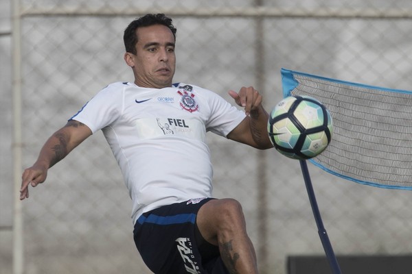 Jadson vê números e status caírem em 2ª passagem pelo Corinthians; compare