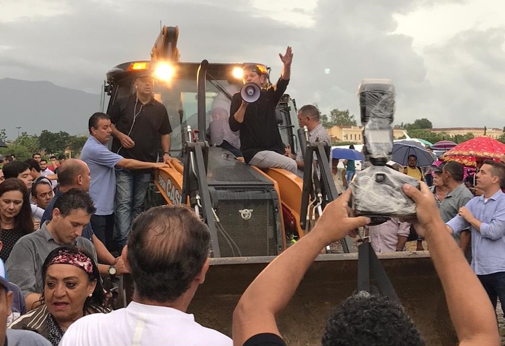 Cid Gomes organiza ato contra manifestação de policiais que tentam impedir atuação da categoria — Foto: Arquivo pessoal