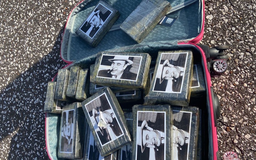 Pacotes de cocaína com o rosto de Al Capone estampado são apreendidos vindo de Jaboticabal (SP)  — Foto: Divulgação