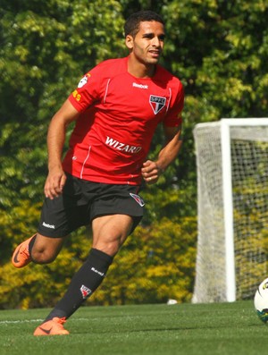 Ademilson e Douglas disputam vaga de Lucas no time titular do São Paulo