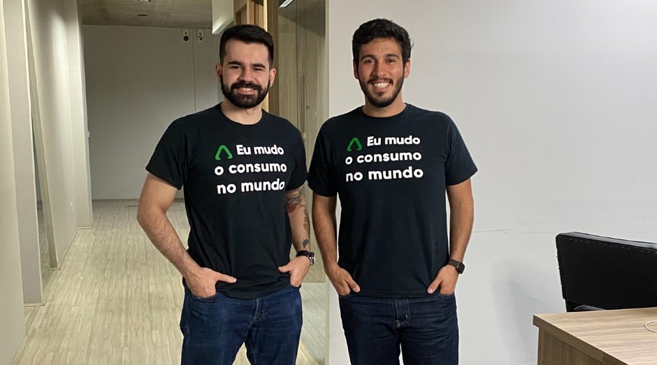 Cadu Guerra e Pedro Sant'Anna, fundadores da Allugator: startup oferece smartphones e outros eletrônicos por assinatura (Foto: Divulgação)
