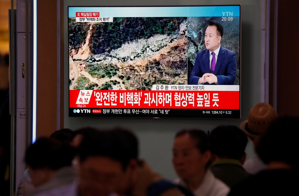 TV na Coreia do Sul reporta o desmantelamento de centro de testes nucleares na Coreia do Norte (Foto: Kim Hong-Ji/Reuters)