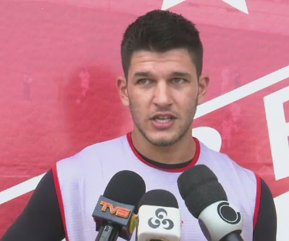 Hugo está emprestado pelo Paraná ao Rio Branco-Ac (Foto: Reprodução/Rede Amazônica Acre)