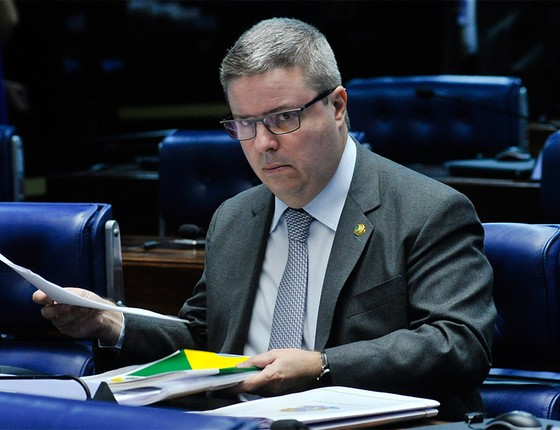 À bancada, senador Antonio Anastasia (PSDB-MG) (Foto: Geraldo Magela/Agência Senado)