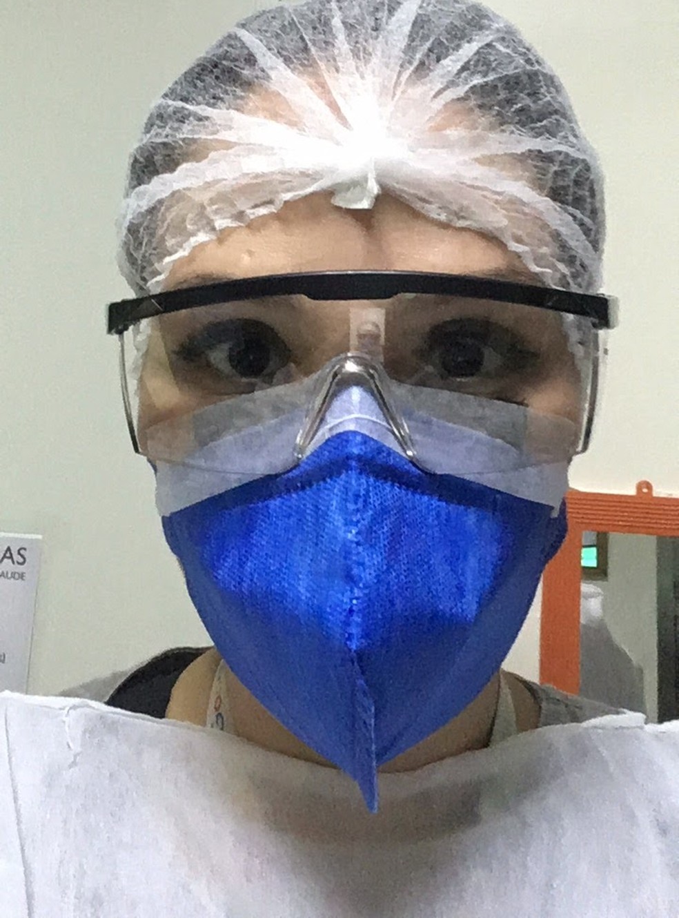 Nicolle Zabatiero trabalhou na linha de frente da pandemia, em uma UTI Covid de um hospital público de São Paulo, o que adiou o plano da gravidez — Foto: Arquivo pessoal