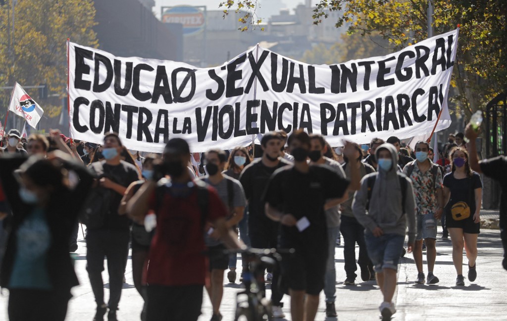 Jovem é baleado após marcha estudantil no Chile