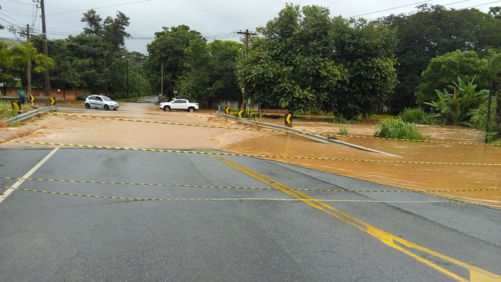 Avenida Beira-Rio foi interditada em Santa Luzia — Foto: Prefeitura de Santa Luzia
