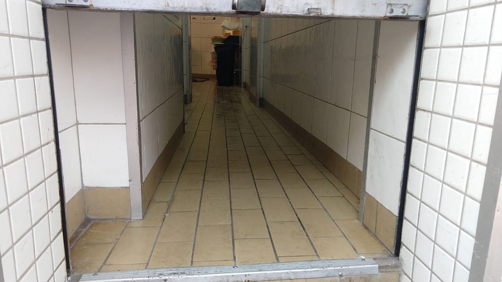 Funcionários tiveram discussão e um deles foi atingido por facadas em açougue de Piracicaba (Foto: Fernando Jacomini/G1)