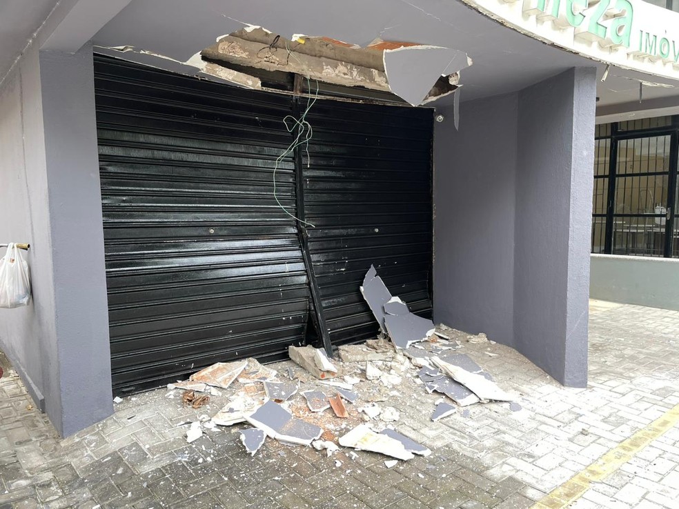 Explosão em restaurante na Zona Leste de Teresina afetou lojas e residências próximas a 4 quarteirões de distância; fotos — Foto: Layza Mourão/g1