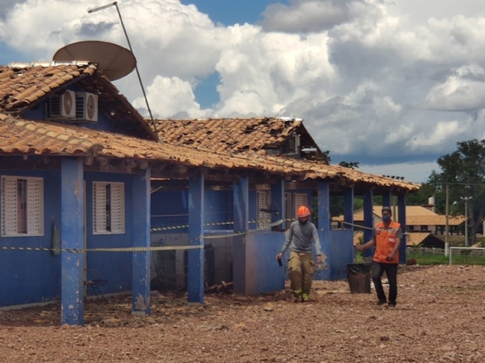 Explosão em gasoduto abriu buraco de 200 metros quadrados e 5 metros de profundidade, diz perícia em Nossa Senhora do Livramento — Foto: Corpo de Bombeiros de Mato Grosso