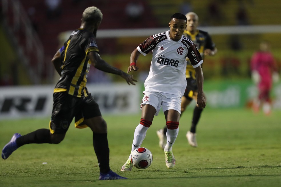 Lázaro, do Flamengo, em ação contra o Volta Redonda — Foto: Gilvan de Souza/Flamengo
