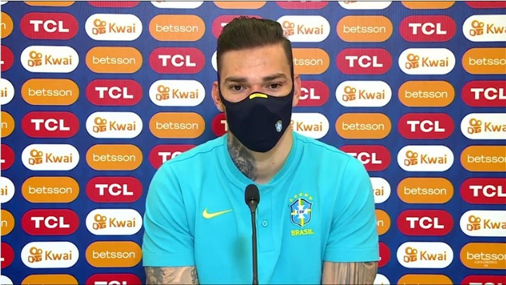 Goleiro Ederson, da seleção brasileira, em entrevista coletiva — Foto: Reprodução
