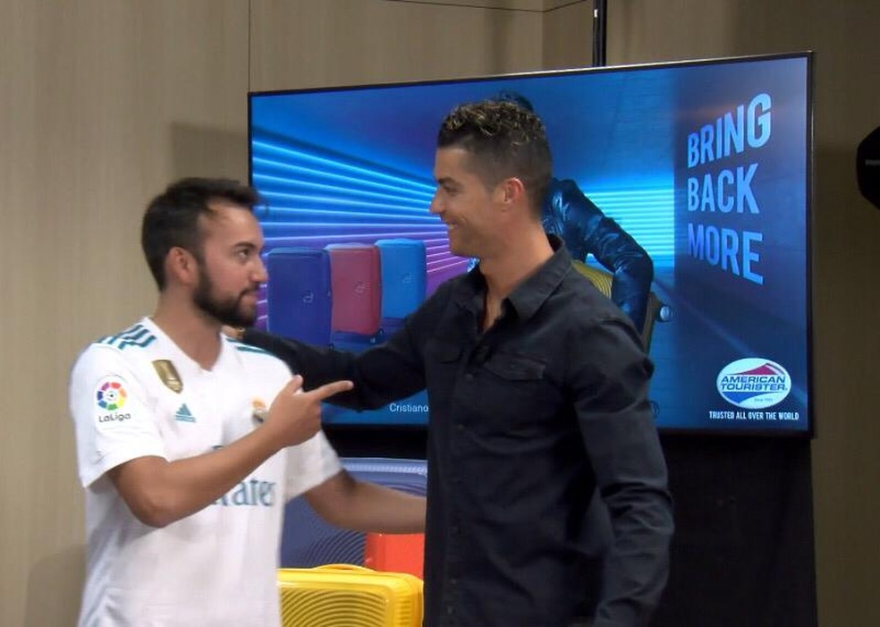 Lucas Mendes e o ídolo Cristiano Ronaldo — Foto: Arquivo pessoal