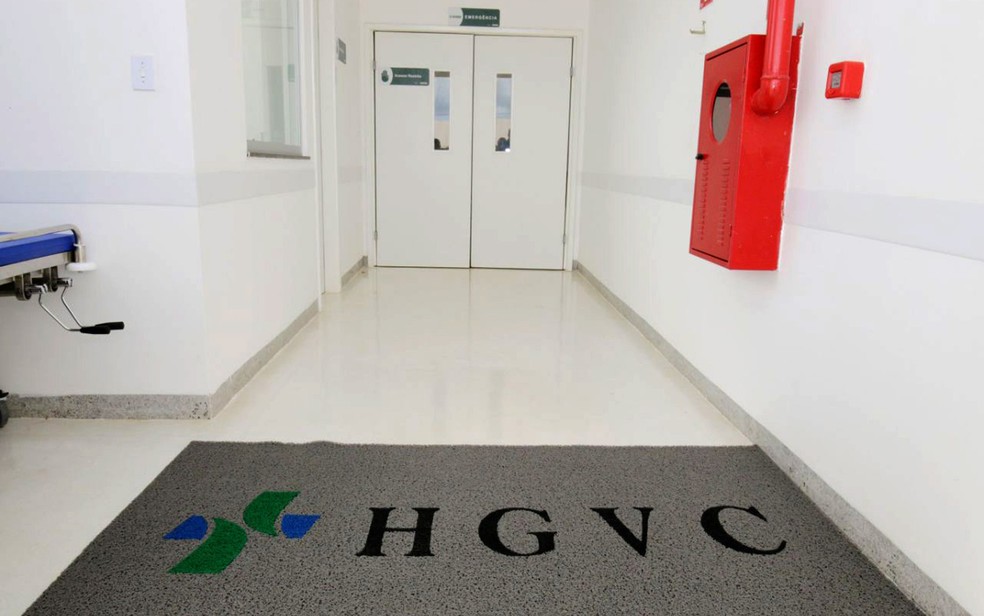 Jovem está internada no Hospital Geral de Vitória da Conquista, no sudoeste da Bahia (Foto: Leonardo Rattes/ Ascom Sesab)