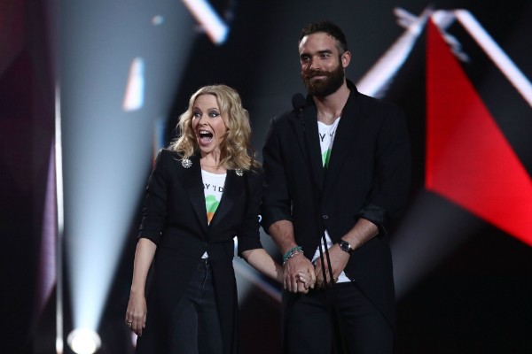 Kylie Minogue e Joshua Sasse (Foto: Getty Images)