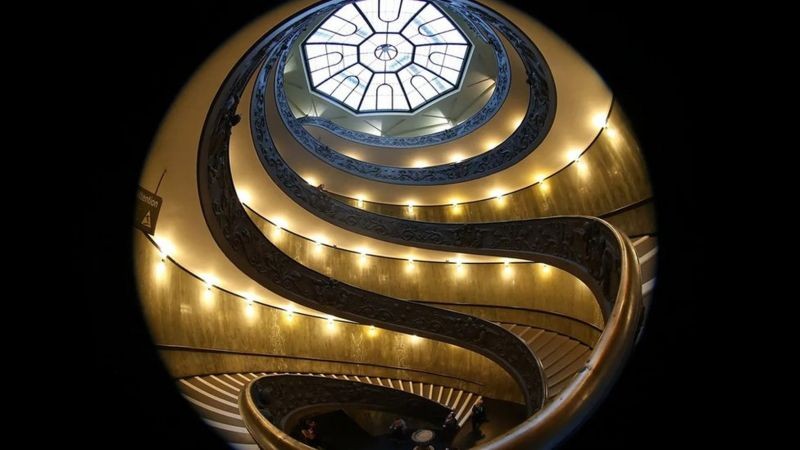Espiral está frequentemente presente em espaços sagrados, incluindo o Vaticano (Foto: Getty Images via BBC News)