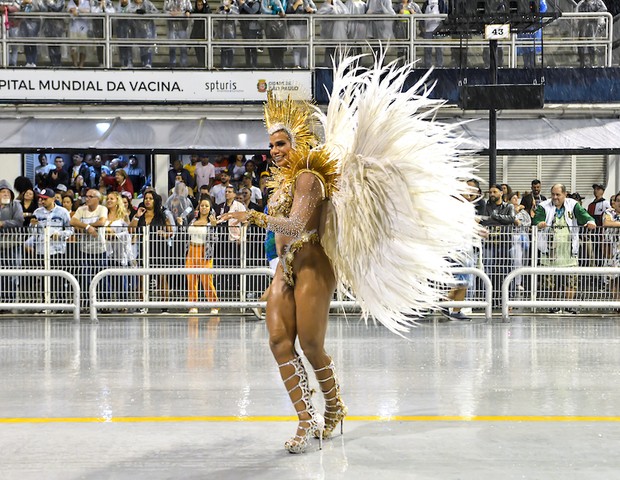 Sávia David, rainha de bateria da Unidos de Vila Maria no Carnaval 2022 (Foto:  J. Domingos / Edu Graboski / Divulgação)