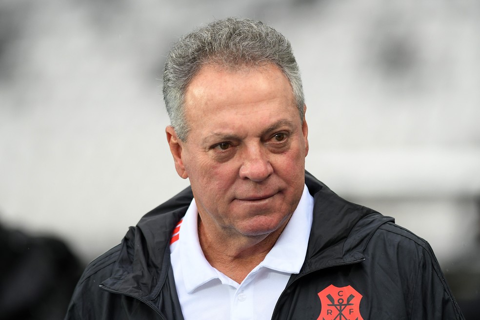 Abel se queixa de falta de apoio do departamento de futebol &mdash; Foto: Alexandre Dur&atilde;o