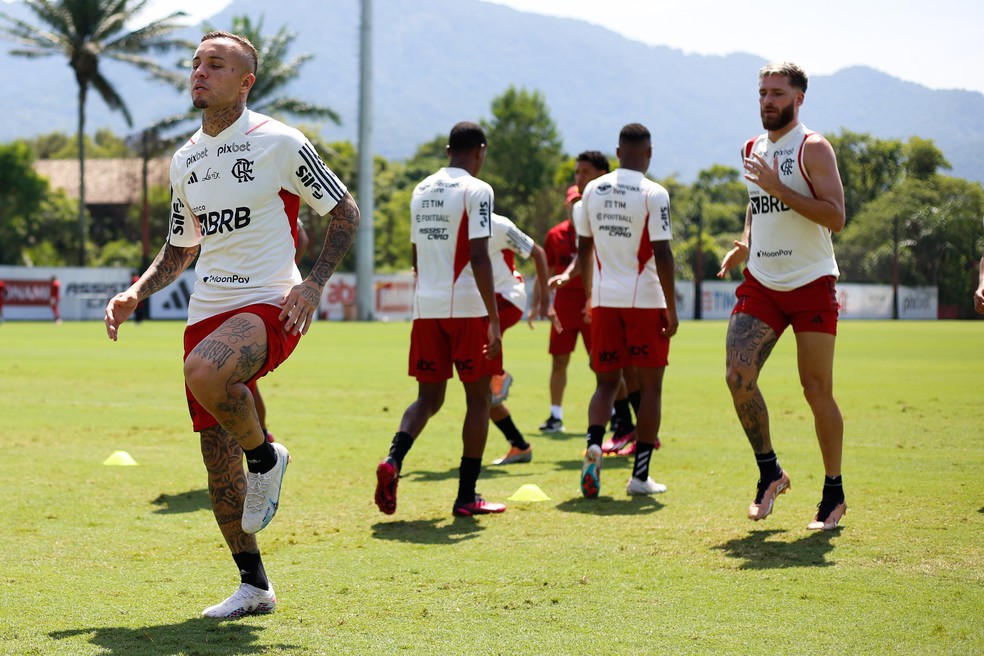 Everton Cebolinha e Léo Pereira serão titulares contra o Fluminense — Foto: Gilvan de Souza/Flamengo