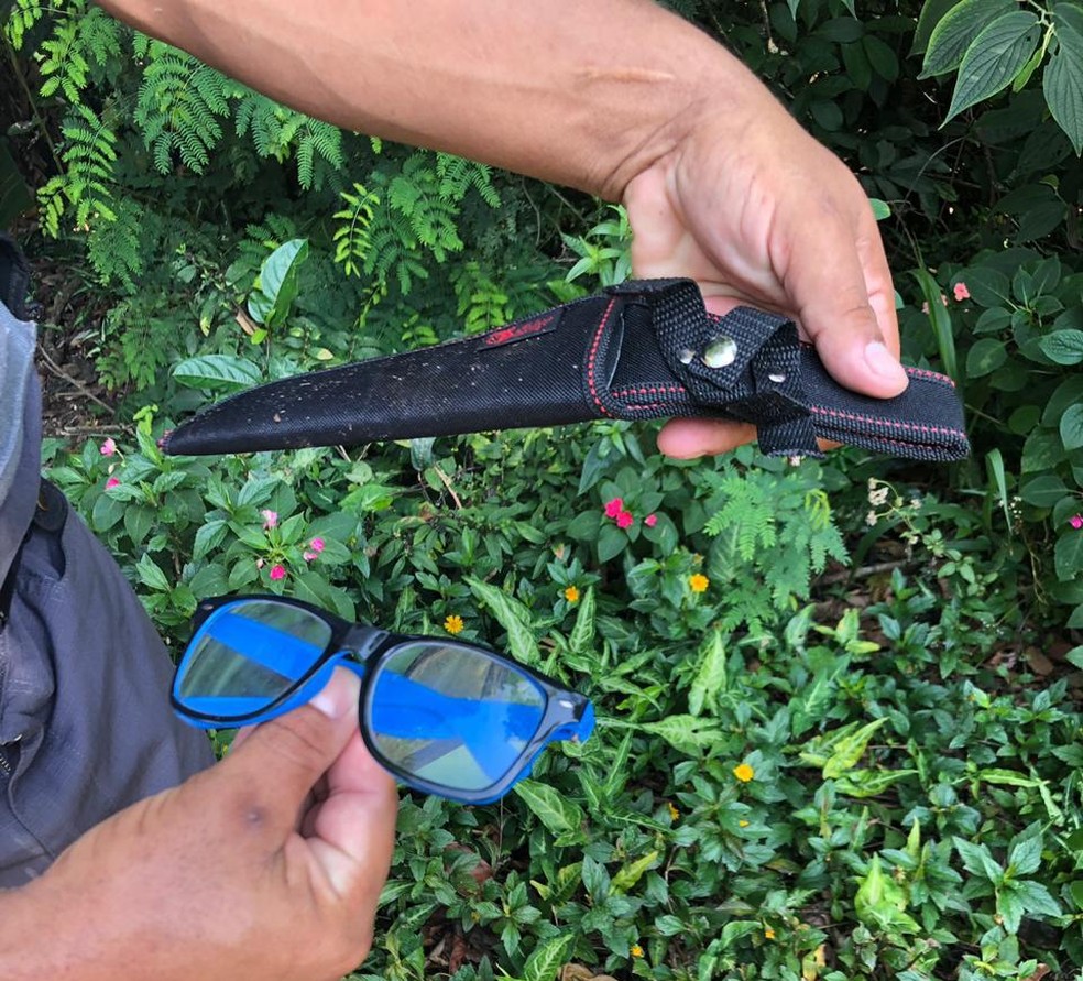 Bens pessoais de delegado foram encontrados em meio à mata em São Vicente, SP — Foto: Divulgação/Polícia Militar