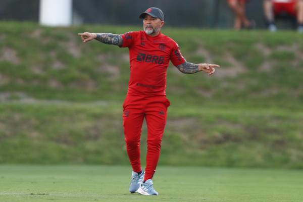 Sampaoli comanda mais um treino em meio a negociações do Flamengo com Tite