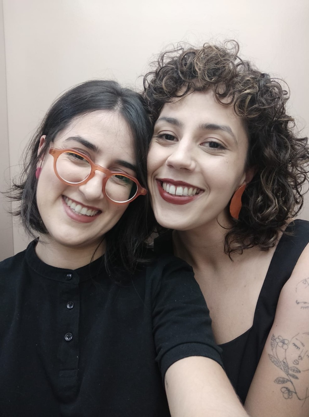 Elisa Rodrigues e manta Siqueira professoras de francês — Foto: Divulgação