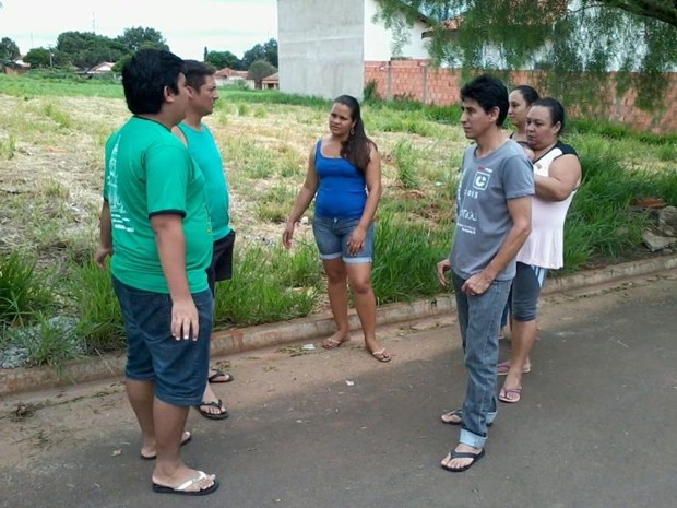 Moradores fizeram até grupo em rede social para combater roubos (Foto: Cláudio Nascimento/TV TEM)